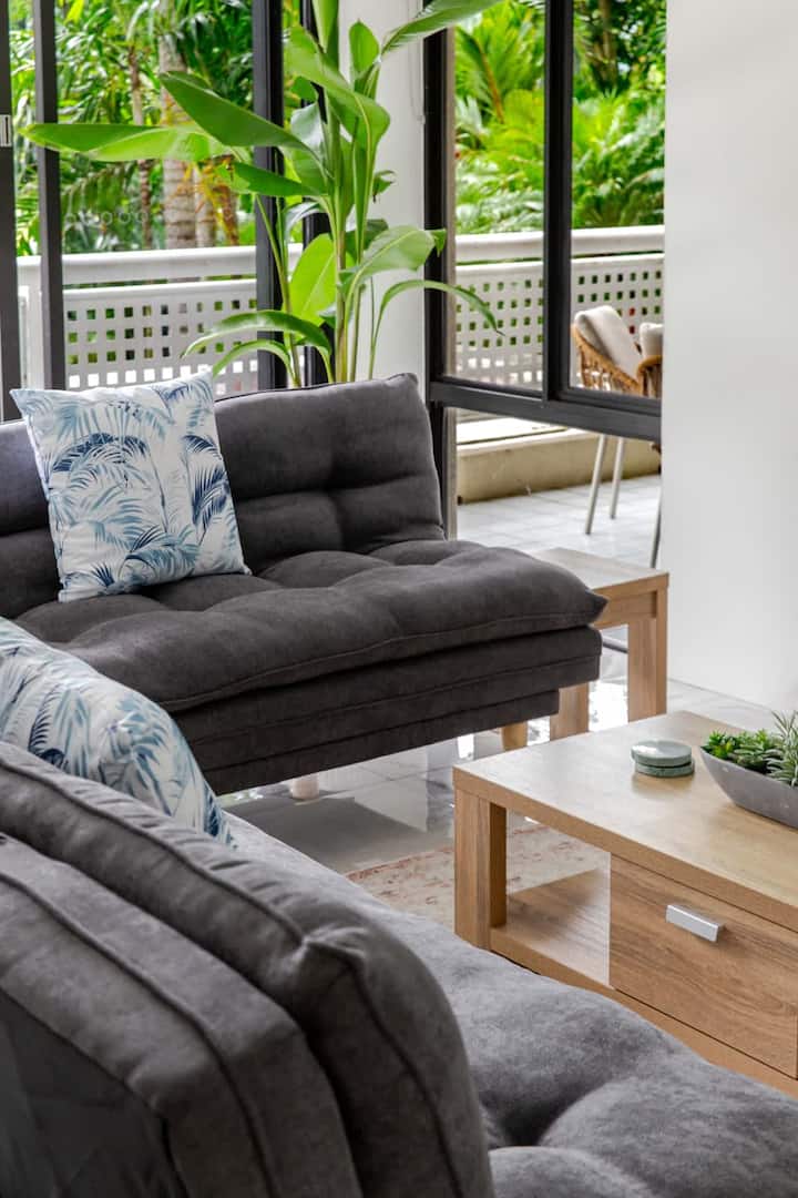 Easy Stay | Pool, Esplanade Views - Cairns