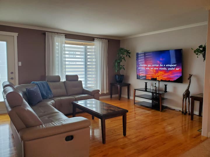 Maison Moderne Chaleureuse Avec Piscine - Saguenay