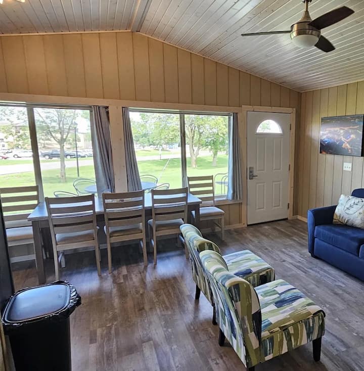 Boji Bungalow #297 Bridges Bay Sleeps 6 - Spirit Lake, IA