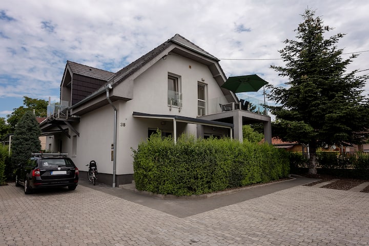 Centrum Apartmanház 5-ös Emeleti Teraszos Apartman - Balatonboglár