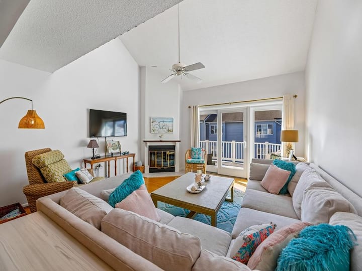 Bright 4br Townhome W/ Balcony | Near The Ocean! - Bethany Beach, DE
