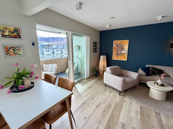 Peaceful Apartment With Balcony & Fjord Views - Island