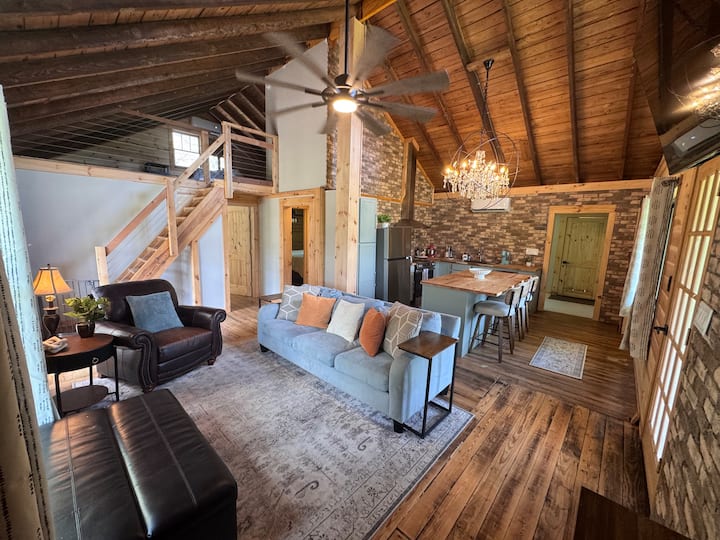Vineyard Creek Cottage At Living Water Winery - Blairsville, GA