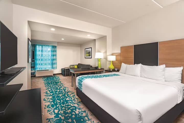 La Quinta Cleveland | King Suite | Onsite Parking - Cleveland, TN