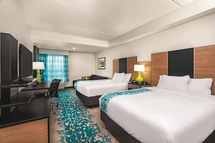 La Quinta Cleveland | Family Suite | Free Parking - Cleveland, TN