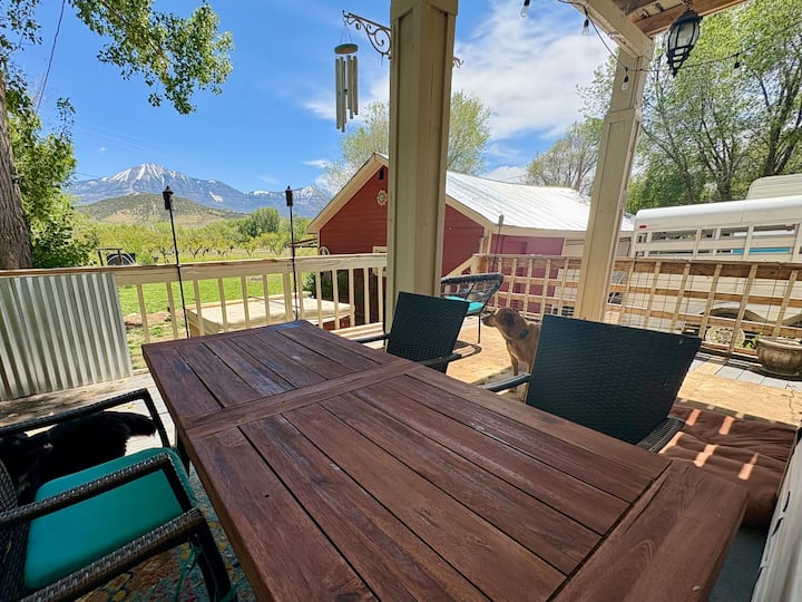 Peaceful Orchard Farmhouse - Paonia
