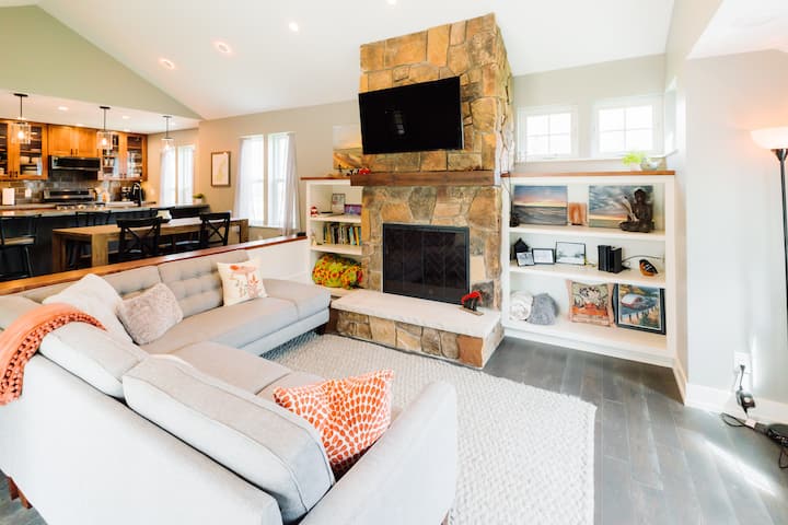 Charming In-town Retreat, Steps To The Bay - Leelanau State Park, Northport