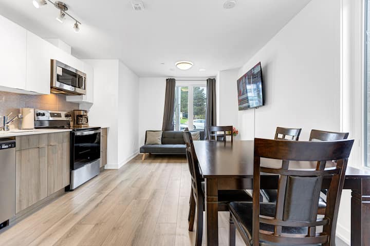 Stylish New Townhome Retreat/balcony/free Parking - 多倫多