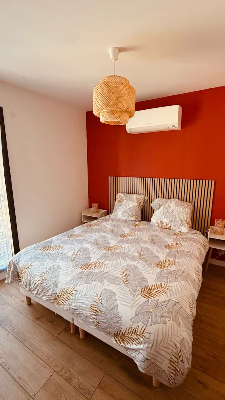 e vendosur në katin e parë me dhomë dushi private