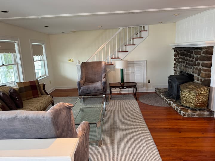 Seaside House With Fenced In Backyard! - Milford, CT