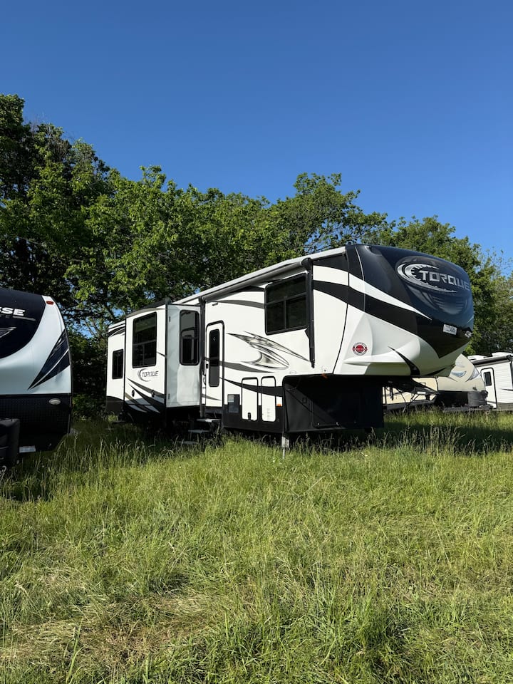 Spacious Rv W/ 3bd Setup Toy Hauler T3 - Torque - Kentucky