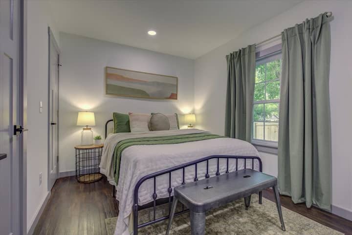 Centrally Located Near Downtown & Ecusta Trail - Hendersonville, NC