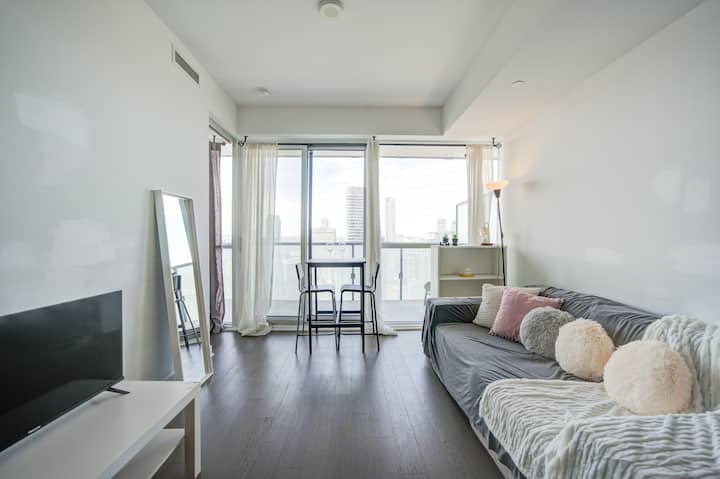 Overlooking The City! Entire Apt In Downtown - Markham