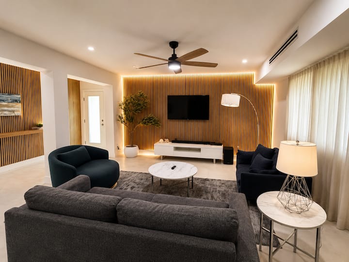 Modern Miami Mansion | Pool & Soccer & Game Room - Plantation, FL