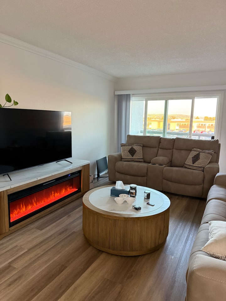 Ocean Breeze Apartment - Newport Beach, CA