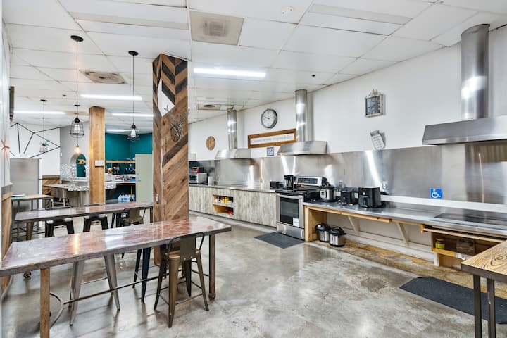 Small Full Bed Studio W/shower Only - San Diego, CA