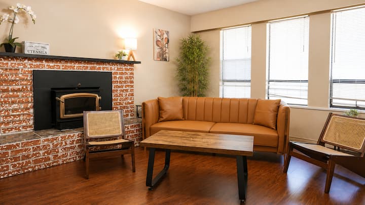 Cozy Vintage Feel 3br Suite In Quiet Neighbourhood - Vancouver