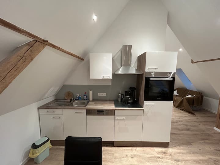 Helles Apartment Mit Dachbalkon & Kingsize-bett - Bad Wünnenberg