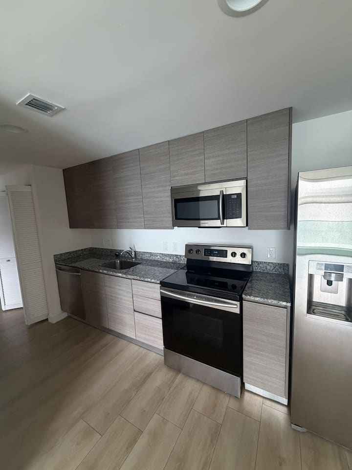 Your Home Away From Home, Breezy Miami Stay - Miami