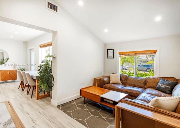 Private Miami Oasis Home Near Brickell Pool + Gym - Miami, FL