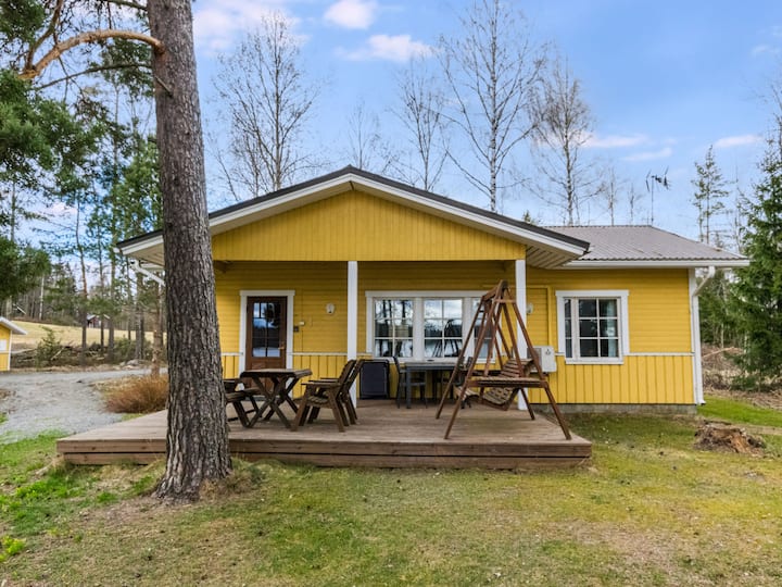 Keltalilja By Interhome - Hämeenkyrö