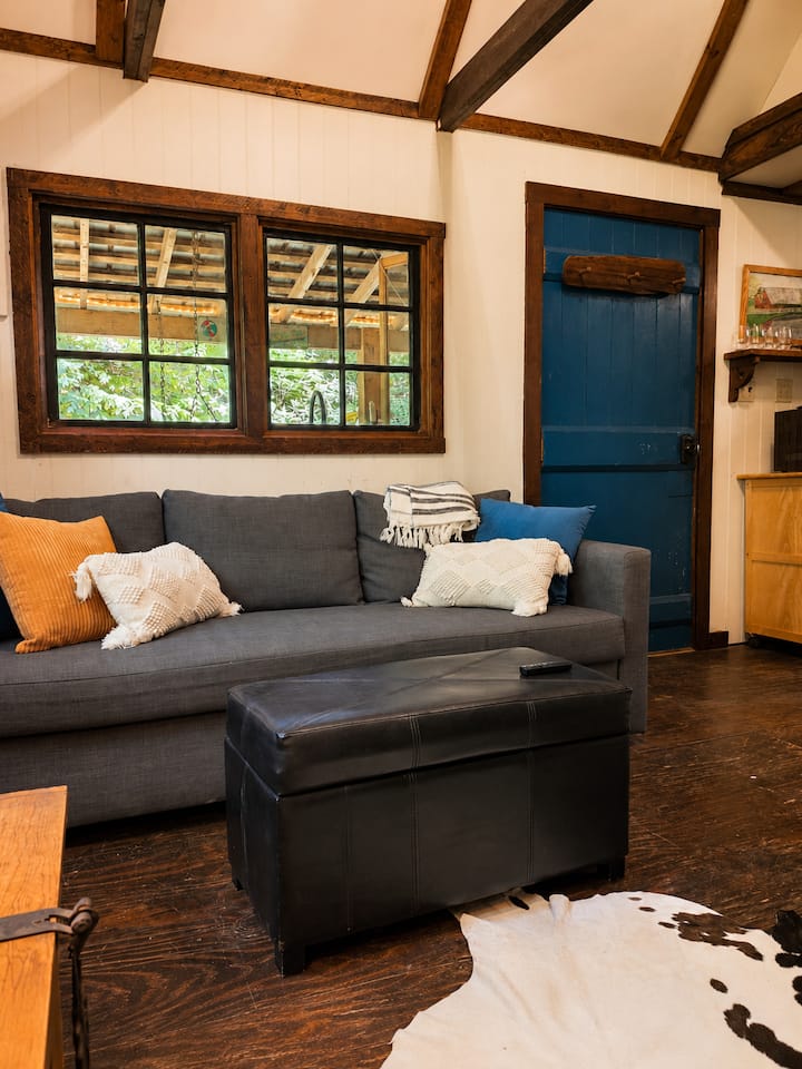 New! Rustic Creekside Cabin-hot Tub, Cozy, Private - West Virginia