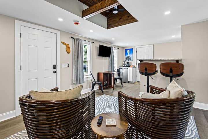 Coastal Studio Retreat - Sleeps 3 - Near Beach - Pensacola, FL