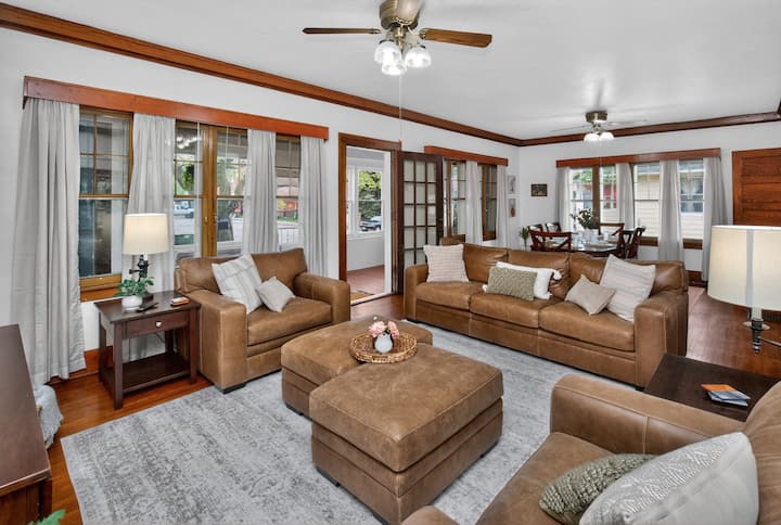 Spacious Home With Game Room - Iowa