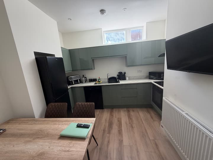 Newly Renovated Town Centre Two Bedroom Apartment - Weymouth Pier