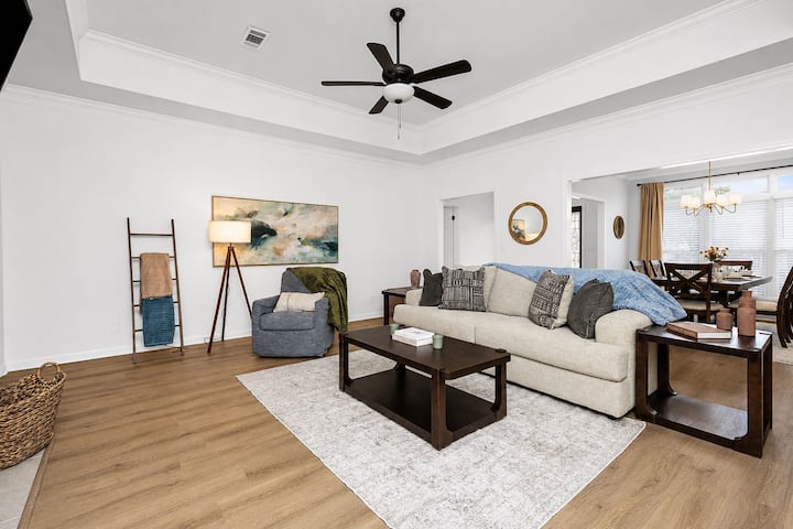 Game Room | Smart Tv’s | Fast Wifi | Outdoor Grill - Montgomery, AL
