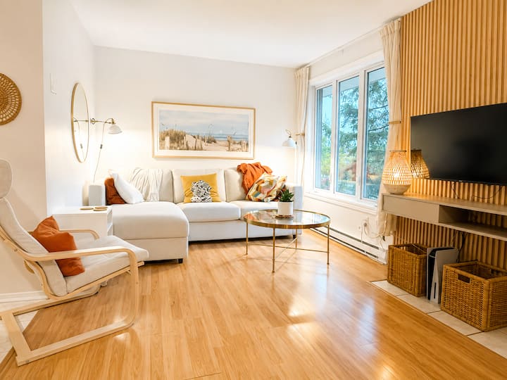 Nature Escape By Gatineau Park | Modern Condo - Ottawa