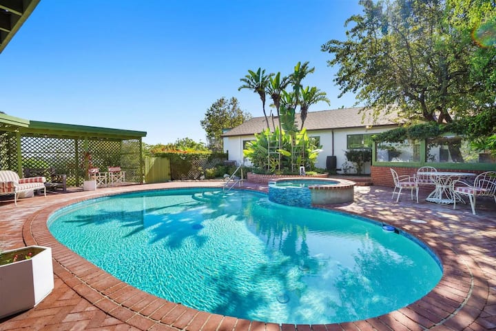 Charming Malibu Family Home Gorgeous Ocean Views - Malibu, CA
