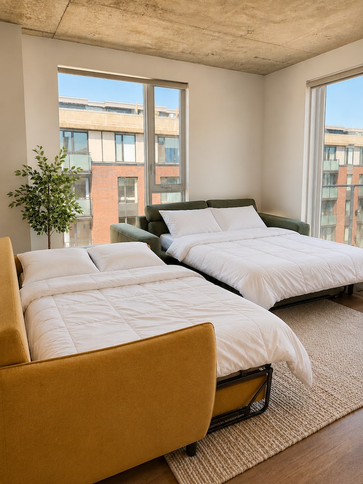 Modern 3br 2ba Downtown + Balcony+ Indoor Parking - Laval