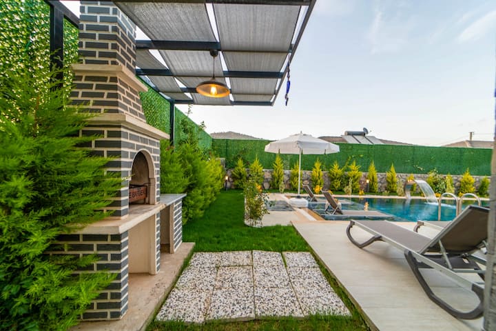 Luxury Villa With Jacuzzi In ÖLüdeniz Fethiye - Kayaköy