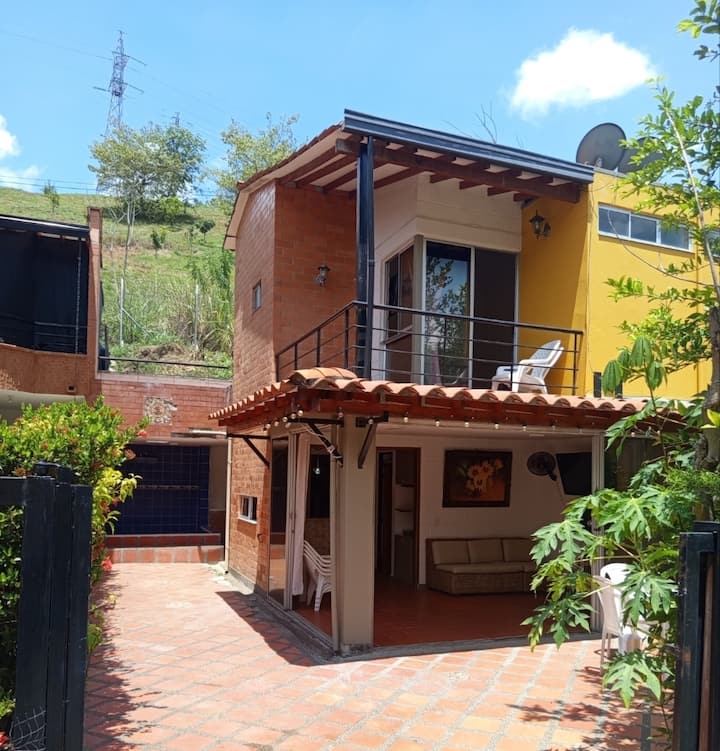 Casa Vacacional Con 11 Piscinas Cerca Al Parque - San Jerónimo