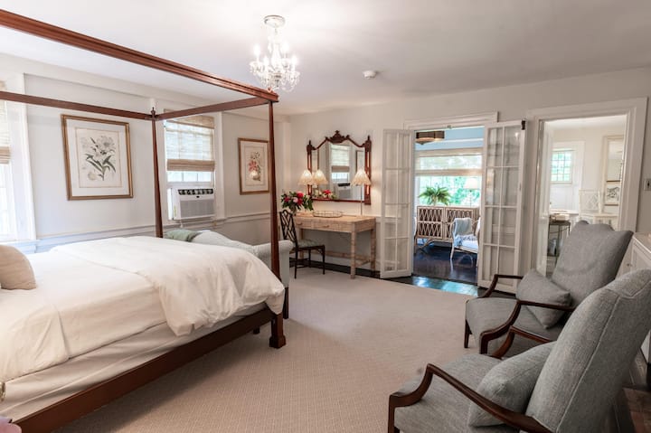 Primary Suite / The Inn At Fernbrook Farms - Allentown, NJ