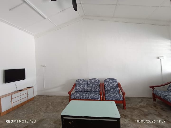 Mersing Little Homestay Iii 3 Bedrooms Vintage - Mersing