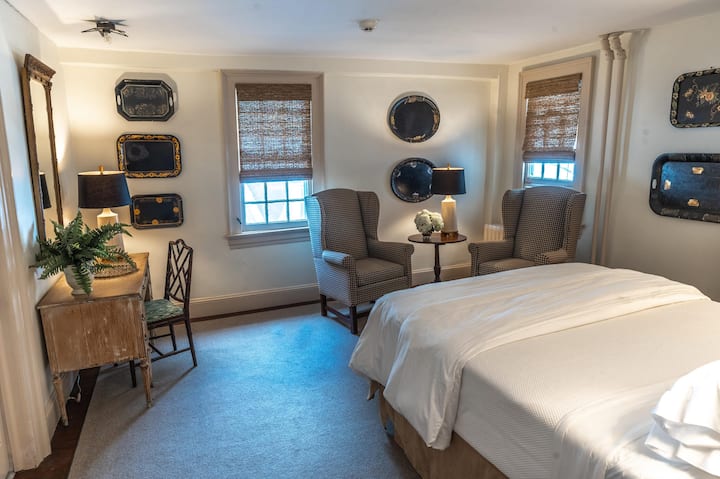 Boxwood Room / The Inn At Fernbrook Farms - Allentown, NJ