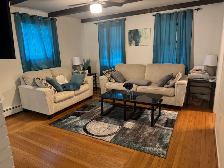 Warm And Inviting Home, 28 Mins To Foxborough. - Bridgewater, MA