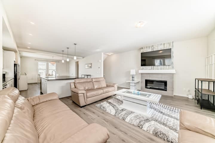 Cozy Dream Family Home - Airdrie