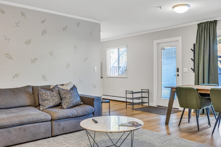 Stylish Vancouver Guesthouse | Comfort & Charm! - Burnaby