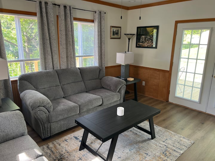 Rose’s Hideaway - Hilltop, WV