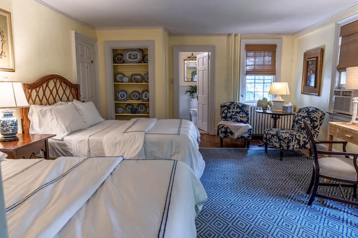 Magnolia Room / The Inn At Fernbrook Farms - Allentown, NJ