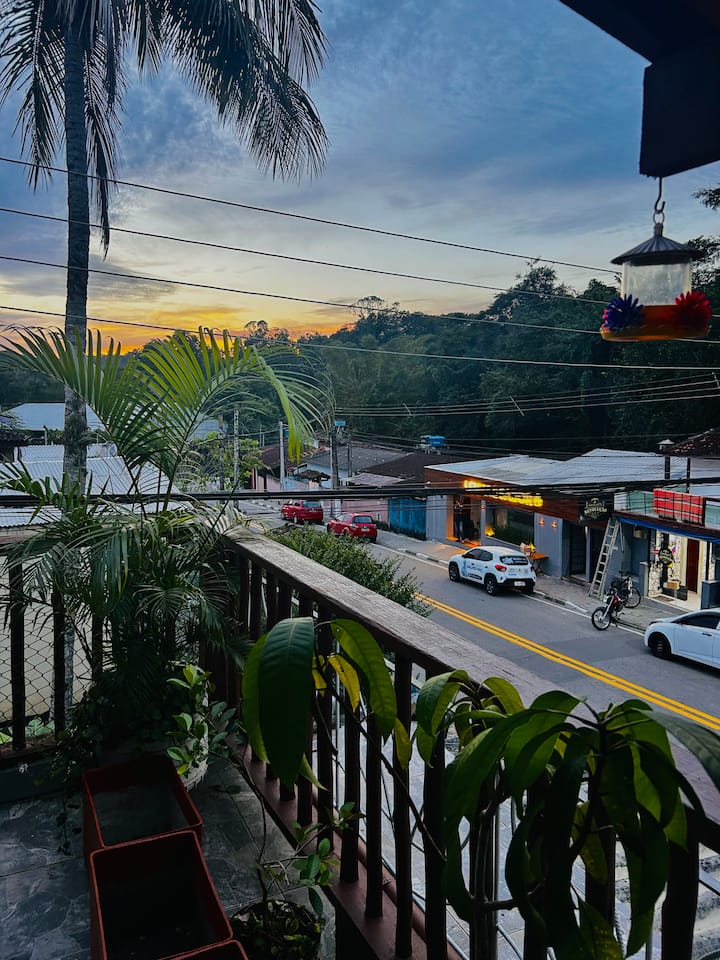Casa Com Varanda E Vista, 5min Da Cachoeira. - Ilhabela