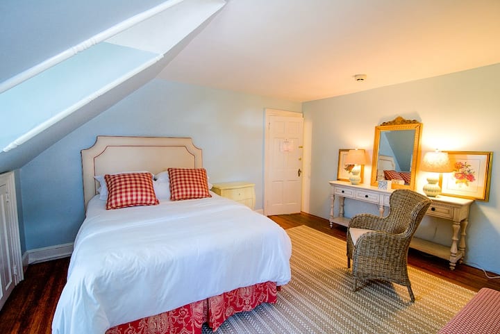 Spruce Room / The Inn At Fernbrook Farms - Allentown, NJ