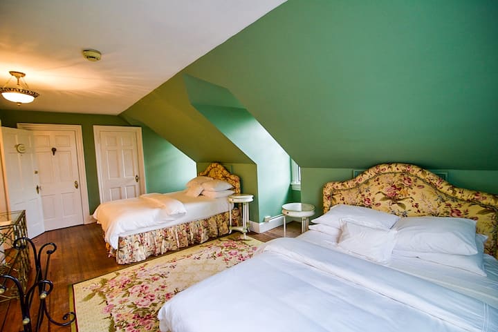 Fir Room / The Inn At Fernbrook Farms - Allentown, NJ