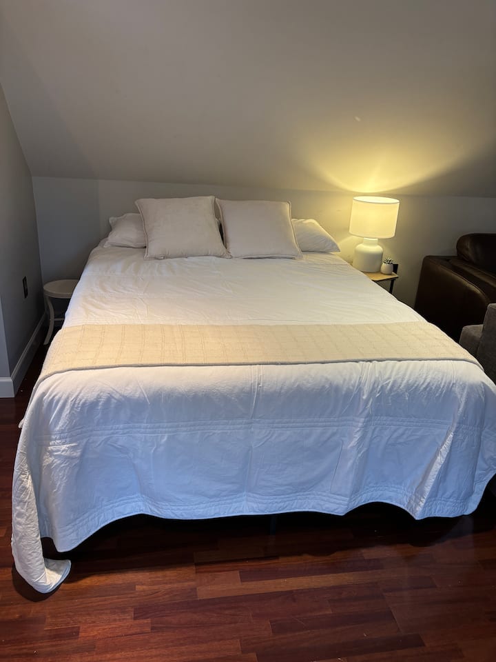 Coastal Coach House In Ocean Park - Surrey, BC