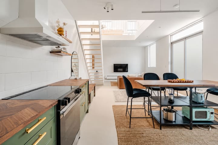 Brand New Modern Loft In Toronto With 2 Parking - Toronto