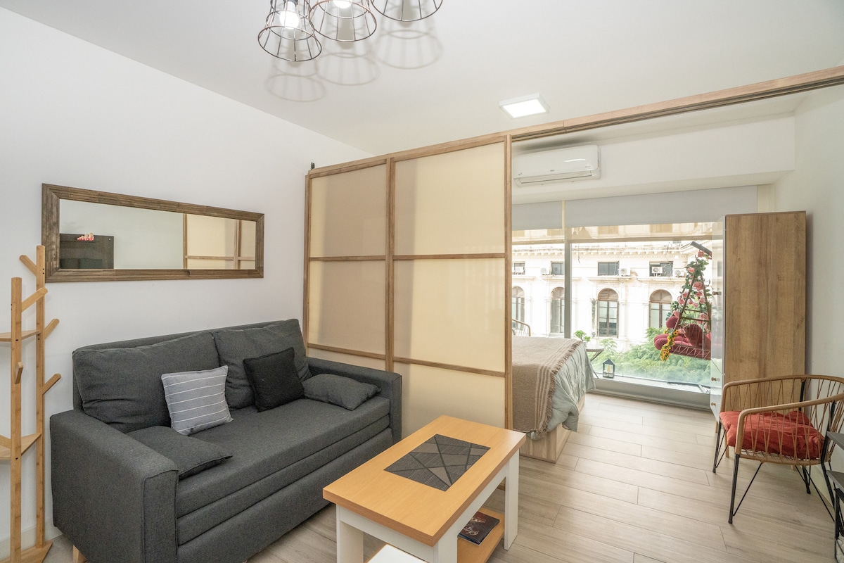 Estudio en 5º piso con balcón