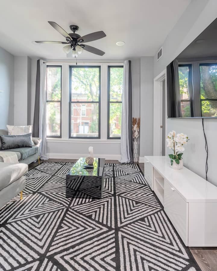 Cozy, Stylish, And Comfort. Home Away From Home. - Chicago, IL